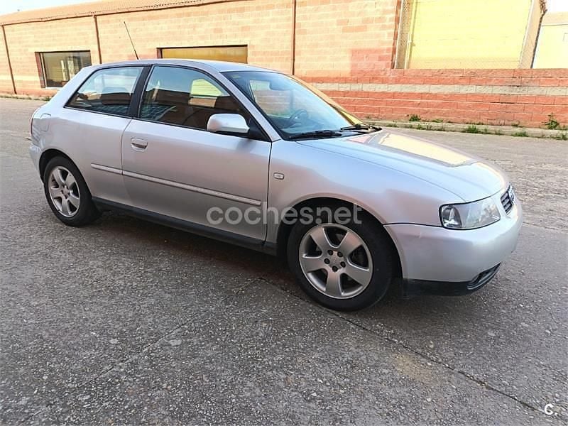 Usado Audi A3 Attraction 130 CV (95 kW) 2002 Gris / plata Utilitario