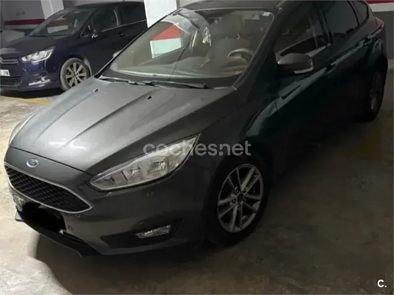 Usado Ford Focus Titanium 125 CV (91 kW) 2017 Gris / plata Berlina