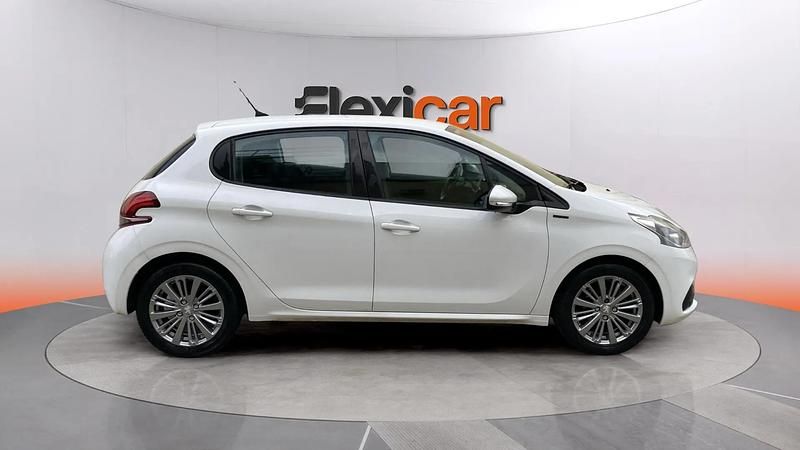 Usado Peugeot 208 Signature Sky 83 CV (61 kW) 2019 Blanco Utilitario