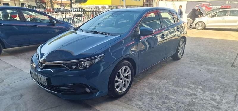 Usado Toyota Auris Active 116 CV (85 kW) 2018 Azul Utilitario