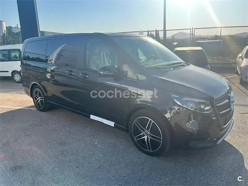Usado Mercedes V220 Avantgarde 163 CV (119 kW) 2024 Gris / plata Monovolumen
