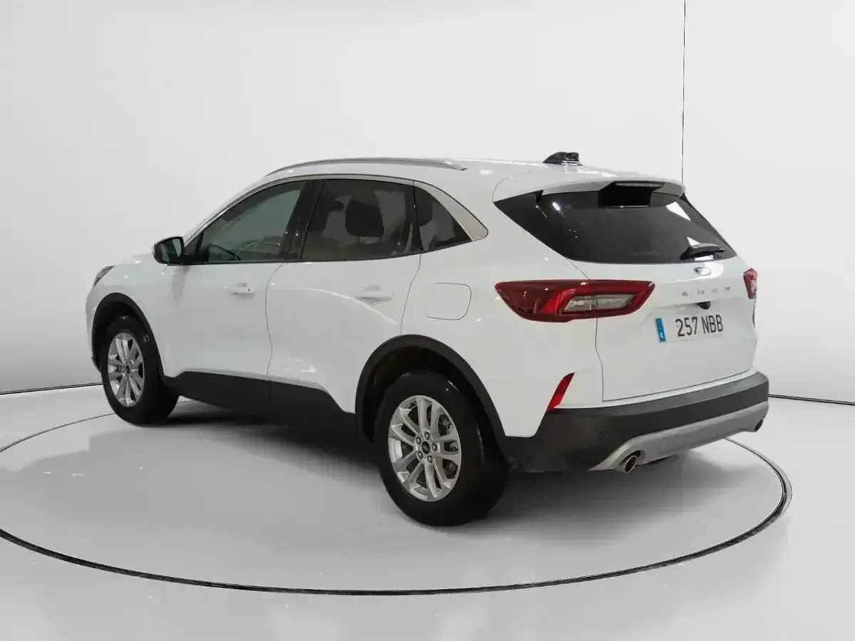 Usado Ford Kuga Titanium 150 CV (110 kW) 2025 Blanco SUV