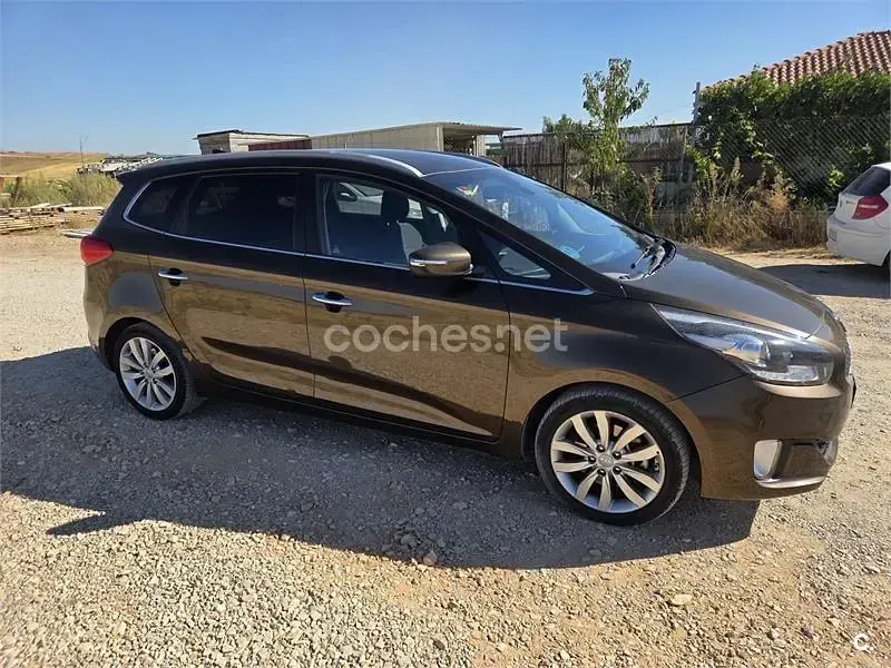 Używany Kia Carens 115 KM (84 kW) 2016 Brązowy Minivan