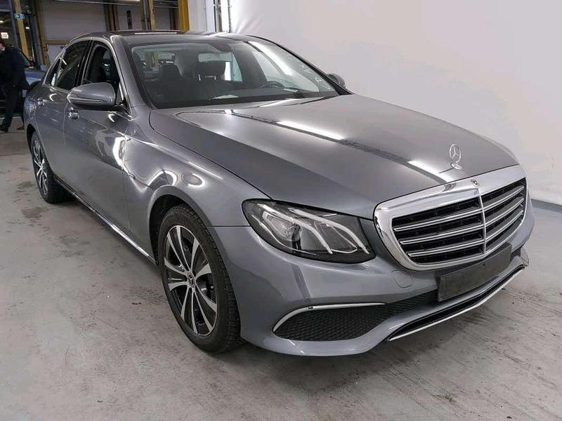 Usado Mercedes E300 320 CV (235 kW) 2020 Gris Berlina