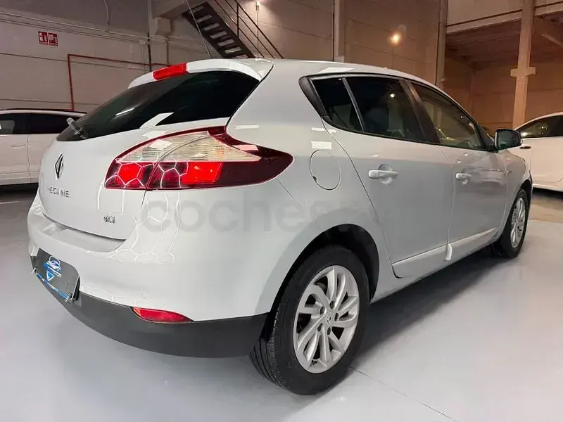 Usado Renault Mégane IV LIMITED 110 CV (80 kW) 2016 Gris / plata Berlina