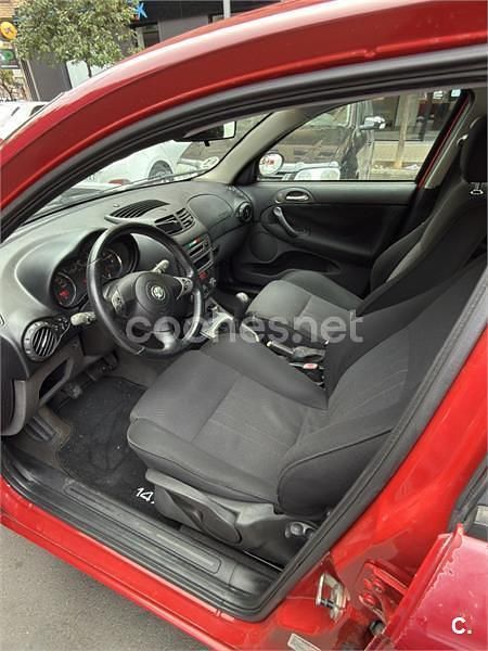 Usado Alfa Romeo 147 Progression 105 CV (77 kW) 2005 Rojo Utilitario