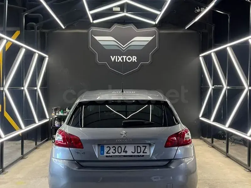 Usado Peugeot 308 Access 110 CV (80 kW) 2015 Gris / plata Berlina
