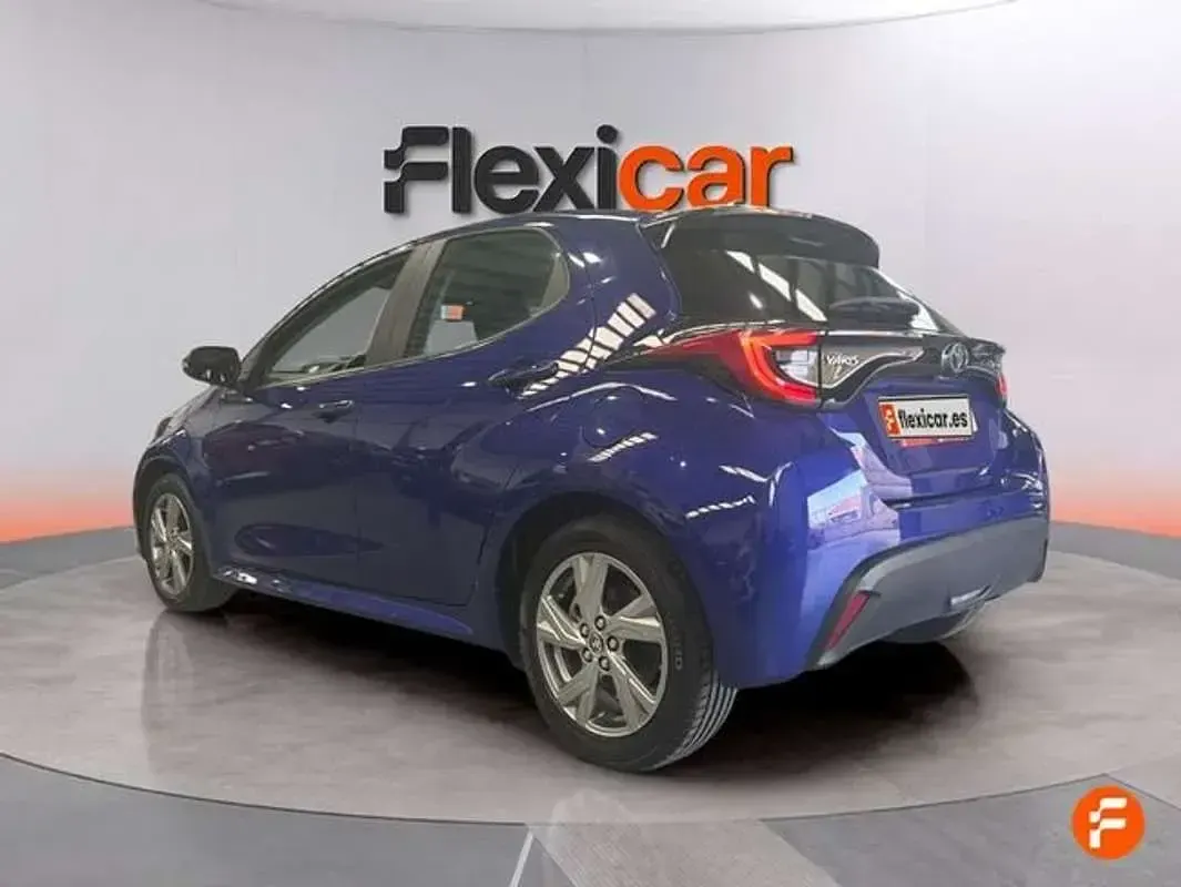 Usado Toyota Yaris Active 116 CV (85 kW) 2025 Azul Utilitario