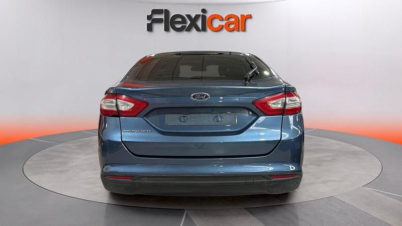 Usado Ford Mondeo Business Edition 150 CV (110 kW) 2018 Azul Berlina