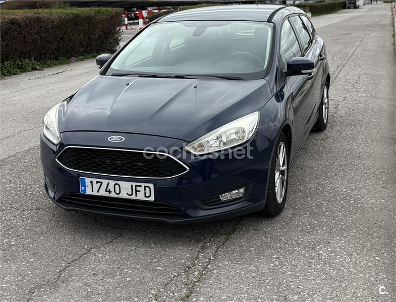 Usado Ford Focus Trend 115 CV (84 kW) 2015 Azul Familiar