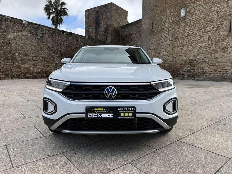 Käytetty VW T-Roc Life 150 HP (110 kW) 2023 Valkoinen Katumaasturi
