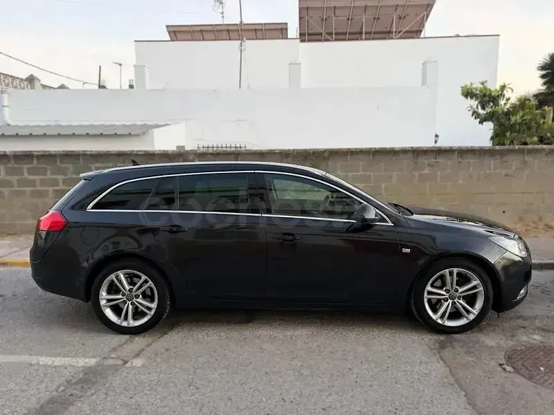 Usado Opel Insignia Sport 160 CV (117 kW) 2010 Negro Familiar