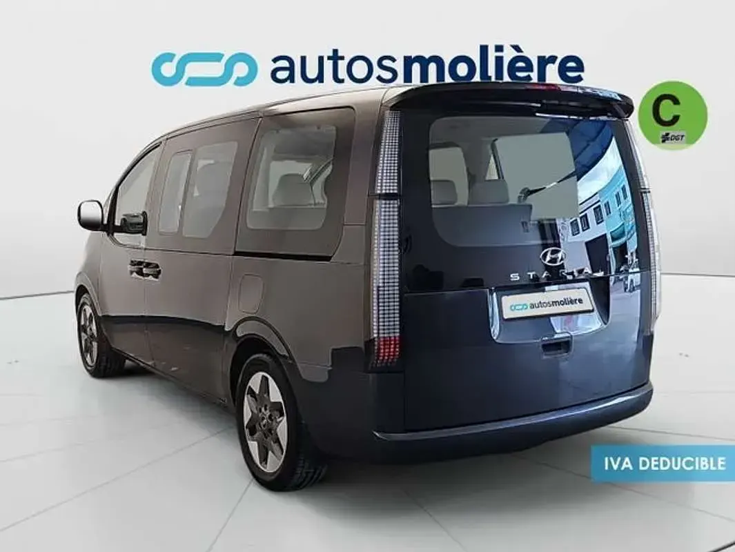 Usado Hyundai Staria 177 CV (130 kW) 2023 Gris Monovolumen