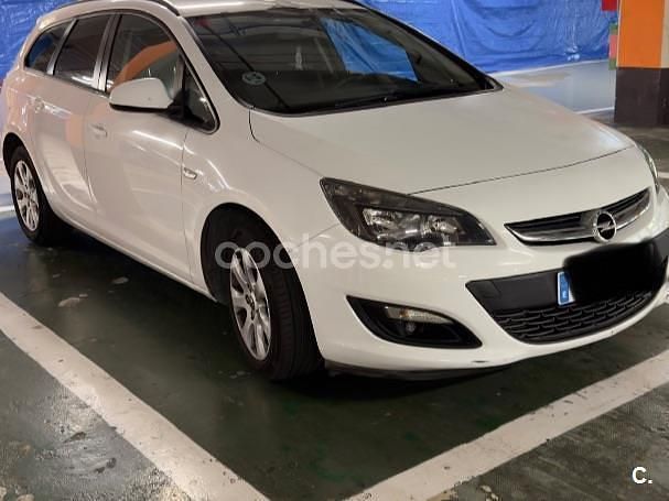 Usado Opel Astra Business 110 CV (80 kW) 2014 Negro Familiar