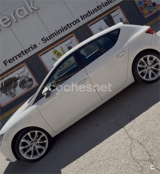Używany Seat Leon Style 110 KM (80 kW) 2016 Biały Sedan/Limuzyna