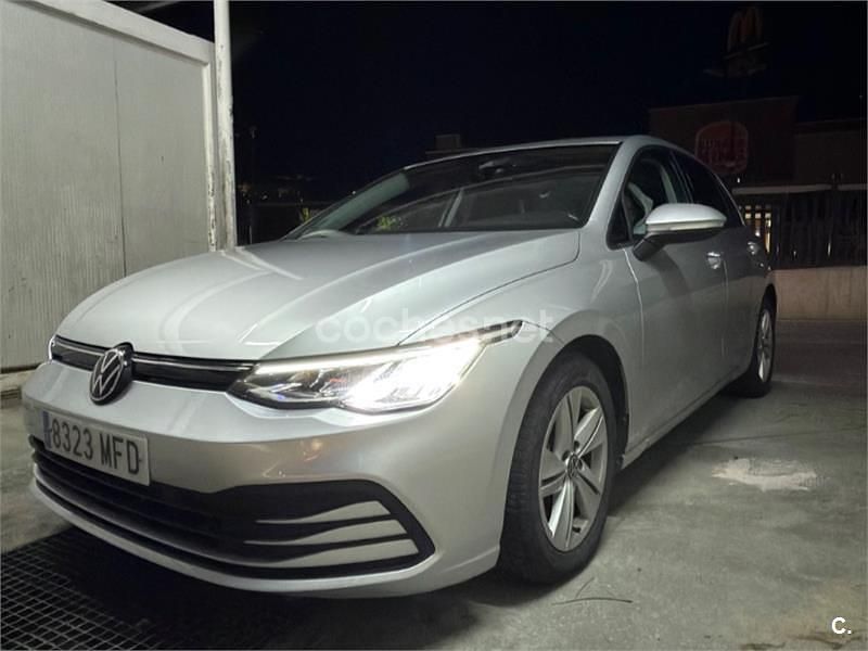 Usado VW Golf VIII Life 115 CV (84 kW) 2023 Gris / plata Berlina