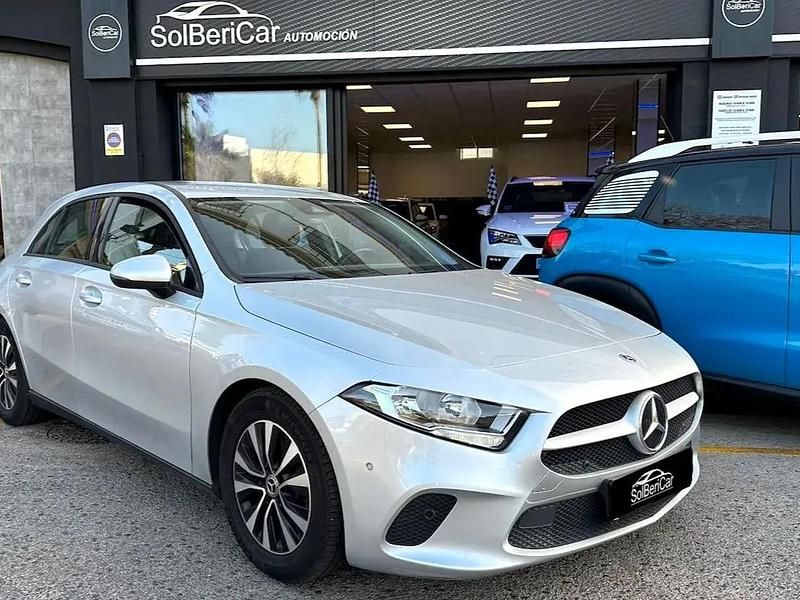 Begagnad Mercedes A200 150 HK (110 kW) 2020 Grå Sedan