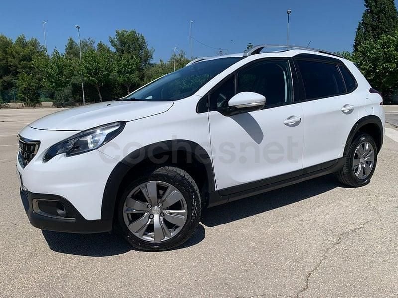 Usado Peugeot 2008 Signature Sky 100 CV (73 kW) 2019 Blanco SUV