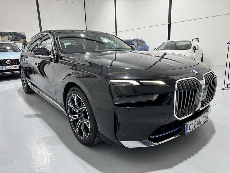 Usado BMW i7 400 kW (544 CV) 2023 Gris Berlina