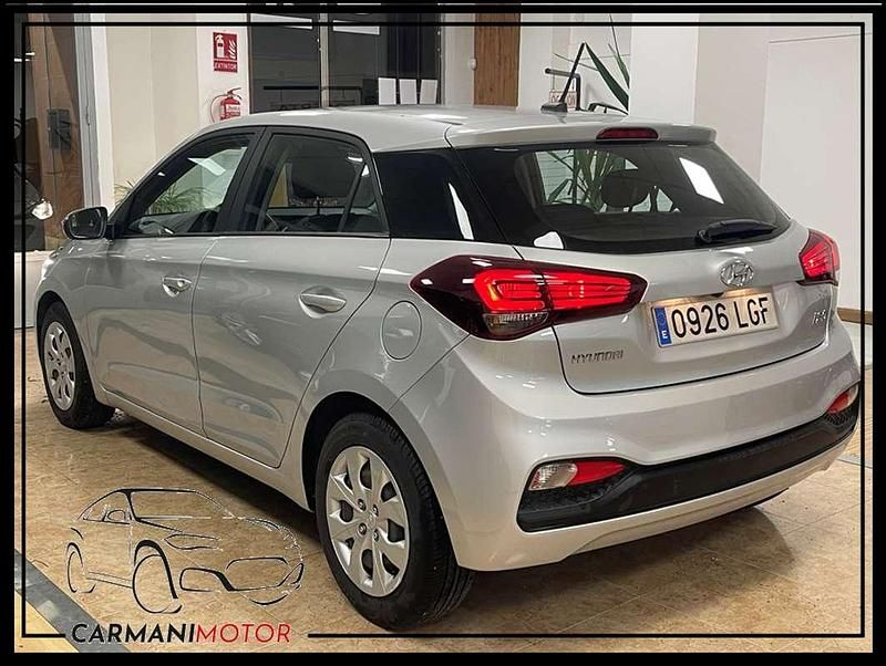 Usado Hyundai i20 101 CV (74 kW) 2020 Gris Utilitario