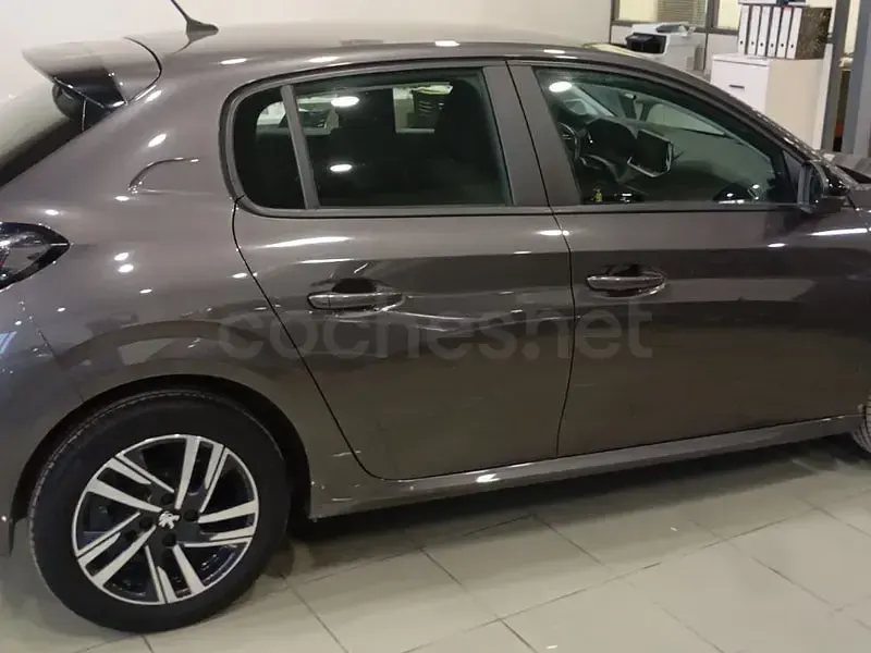Usado Peugeot 208 Active 75 CV (55 kW) 2022 Gris / plata Utilitario