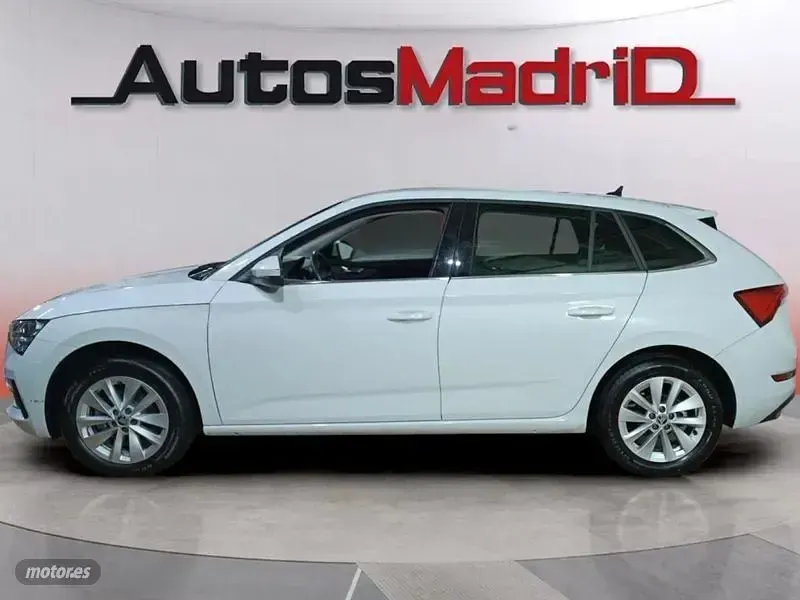 Usado Skoda Scala 110 CV (80 kW) 2023 Blanco Utilitario