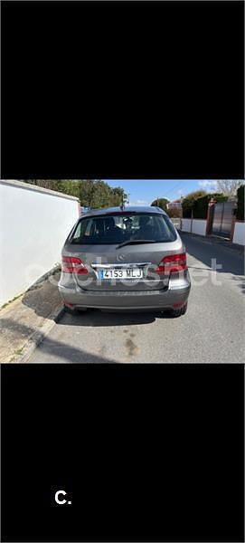 Usado Mercedes B180 109 CV (80 kW) 2009 Gris / plata Monovolumen