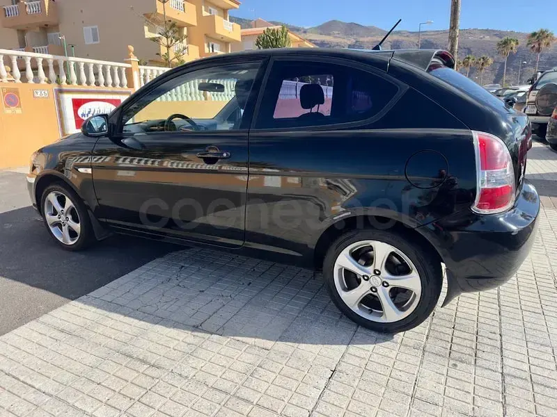 Usado Hyundai Accent 97 CV (71 kW) 2009 Negro Berlina
