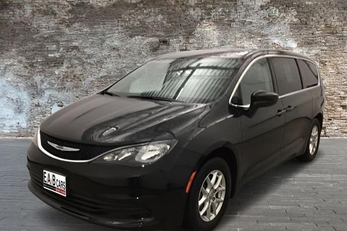 Negro Usado 2018 Chrysler Pacifica Touring SUV | 53.600 € - Imagen 1/4