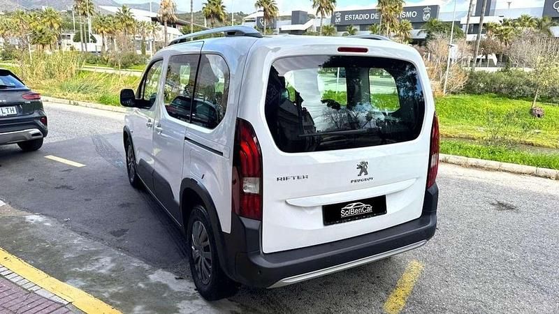 Usado Peugeot Rifter Allure 99 CV (72 kW) 2022 Blanco Monovolumen
