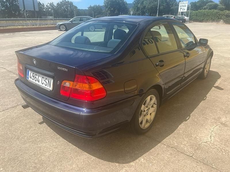 Usado BMW 318 143 CV (105 kW) 2004 Azul marino Berlina
