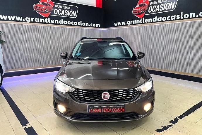 Usado Fiat Tipo Easy 95 CV (69 kW) 2017 Marrón Familiar