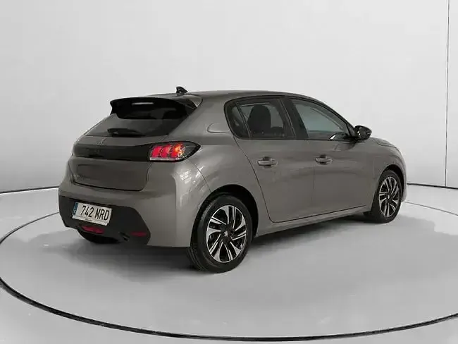 Usado Peugeot 208 Active 75 CV (55 kW) 2024 Gris Utilitario