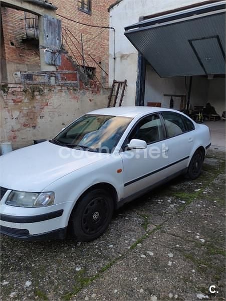 Usado VW Passat 90 CV (66 kW) 1997 Blanco Berlina