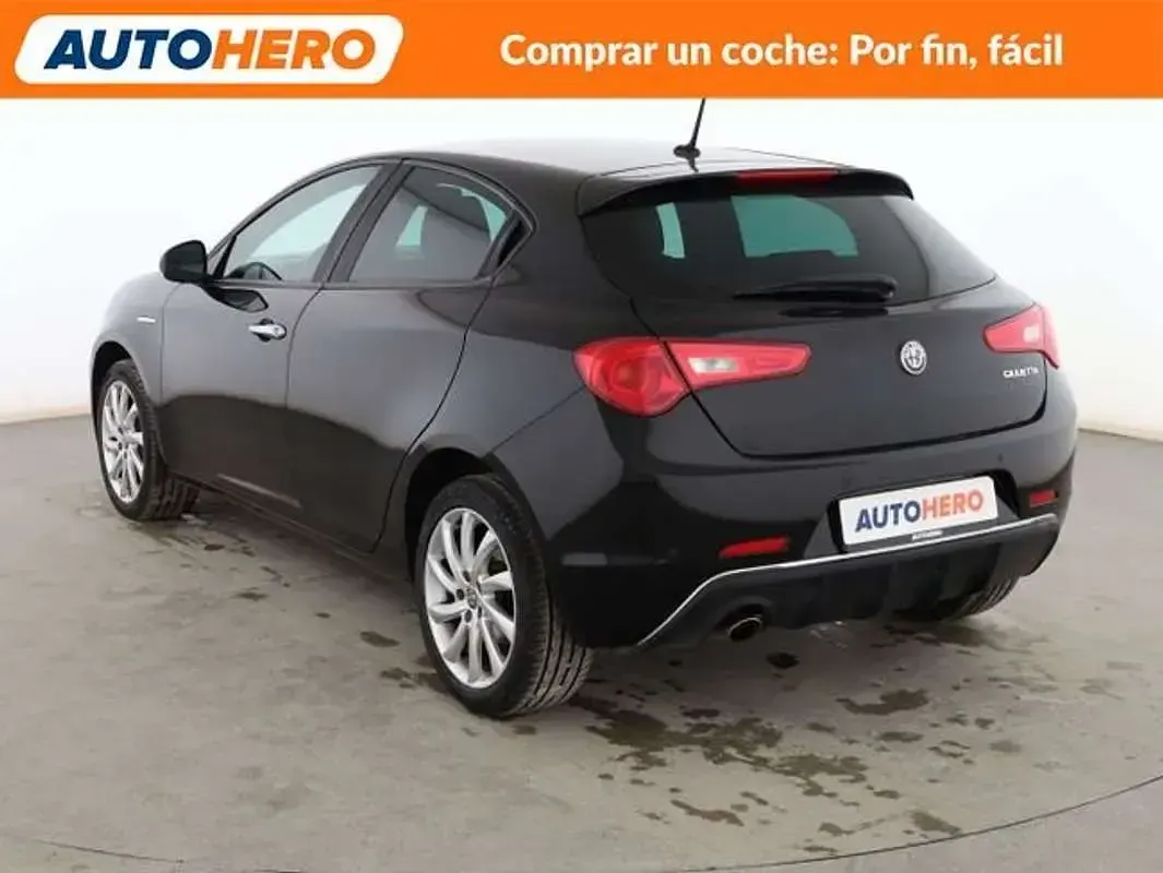 Usado Alfa Romeo Giulietta Super 120 CV (88 kW) 2019 Negro Utilitario
