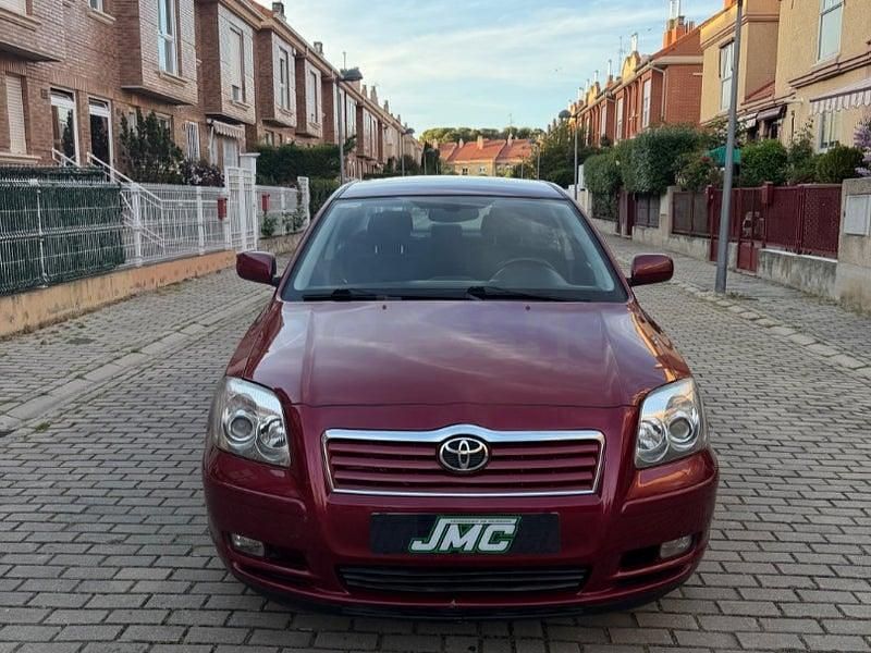 Usado Toyota Avensis Executive 116 CV (85 kW) 2004 Granate Berlina