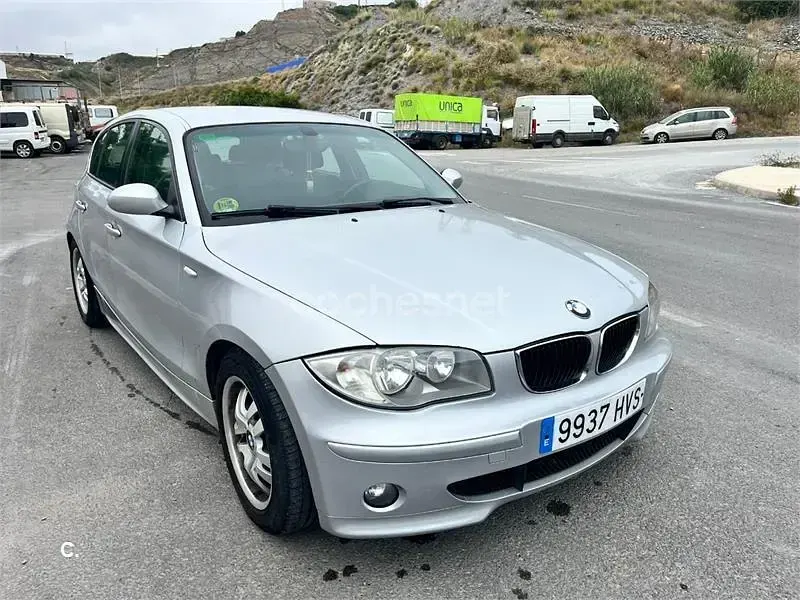 Usado BMW 118 122 CV (89 kW) 2004 Gris / plata Utilitario