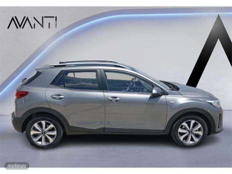 Usado Kia Stonic 100 CV (73 kW) 2025 Plateado SUV