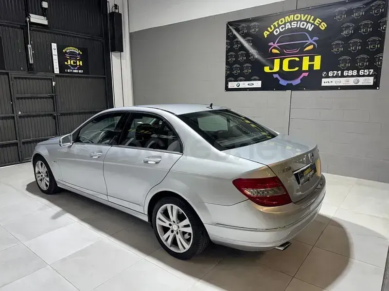 Usado Mercedes C220 Elegance 170 CV (125 kW) 2012 Gris / plata Berlina