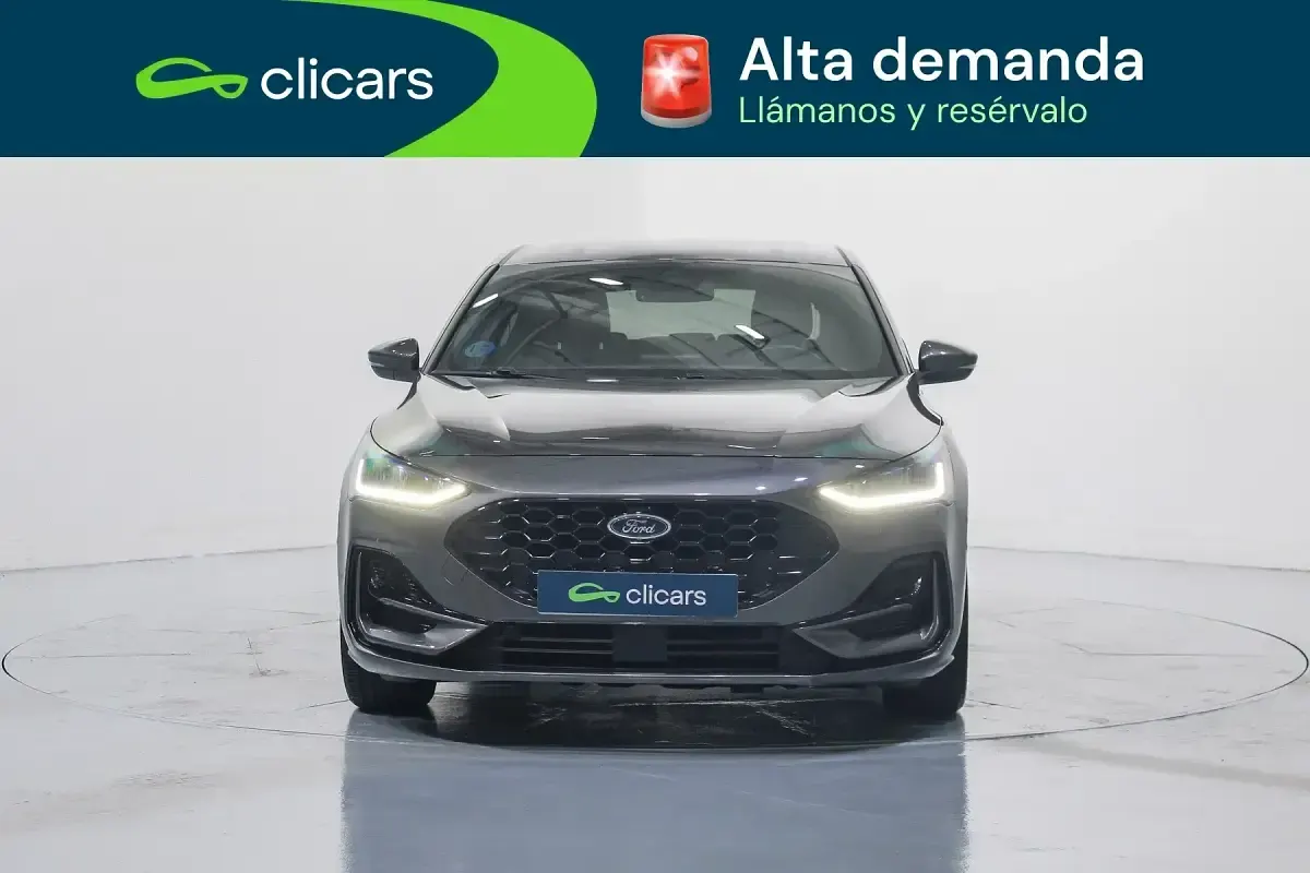 Begagnad Ford Focus ST-Line 125 HK (91 kW) 2022 Grå Sedan