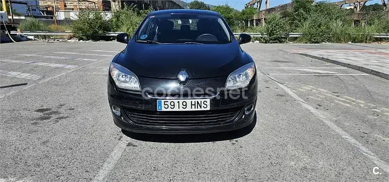 Usado Renault Mégane Dynamique 115 CV (84 kW) 2013 Negro Berlina