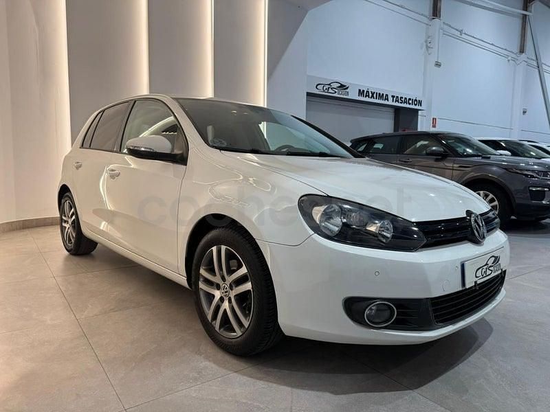 Usado VW Golf VII Advance 105 CV (77 kW) 2012 Blanco Berlina