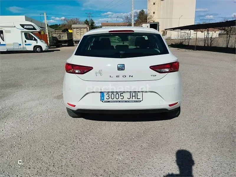 Usado Seat Leon I-Tech 105 CV (77 kW) 2015 Blanco Berlina