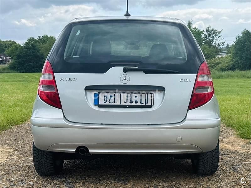 Usado Mercedes A180 Avantgarde 109 CV (80 kW) 2007 Gris / plata Monovolumen