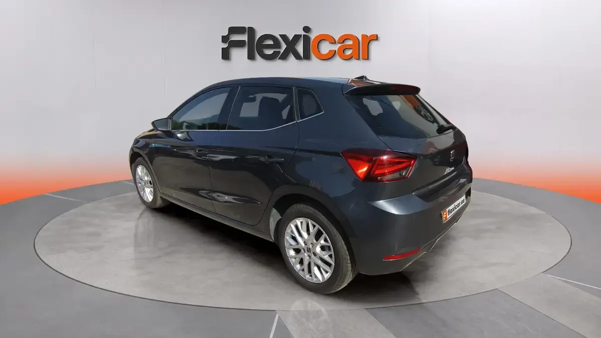 Usado Seat Ibiza XCELLENCE 116 CV (85 kW) 2025 Gris Utilitario