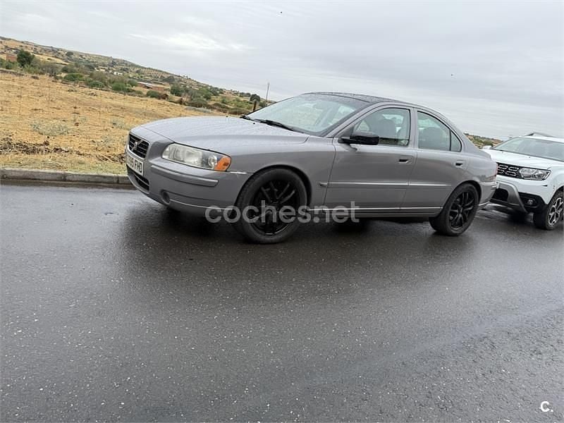 Gris / plata Usado 2006 Volvo S60 Momentum Berlina | 6500 € (Caro) - Imagen 1/3