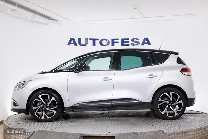 Usado Renault Scénic IV Intens 120 CV (88 kW) 2020 Plateado Monovolumen