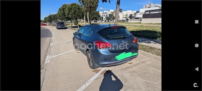Usado Opel Astra Selective 110 HP (80 kW) 2013 Azul Sedan