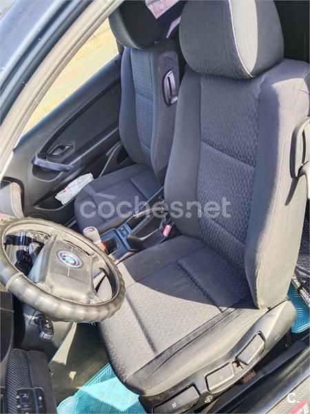 Usado BMW 318 115 CV (84 kW) 2004 Azul Berlina