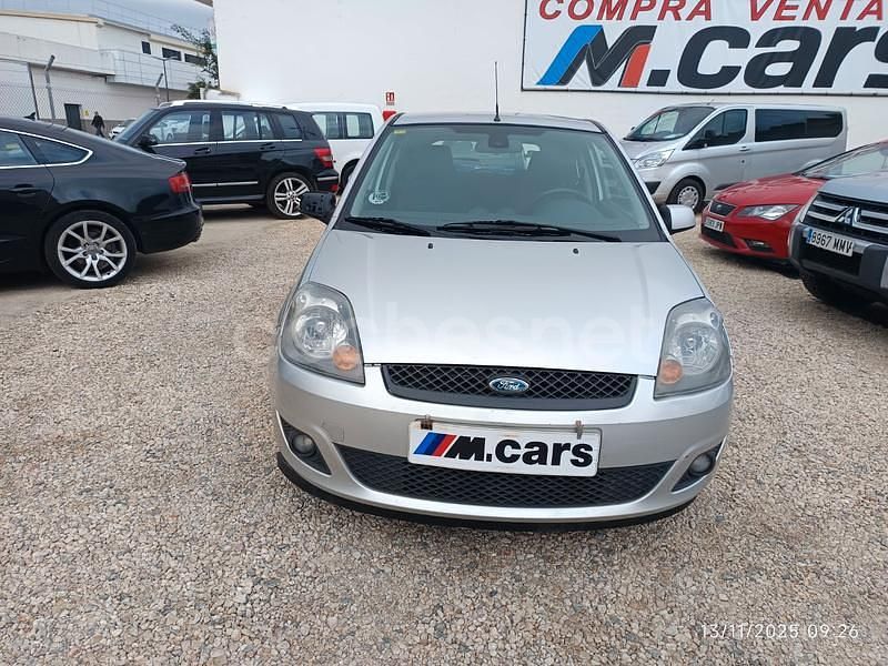 Usado Ford Fiesta Ambiente 68 CV (50 kW) 2007 Gris / plata Berlina
